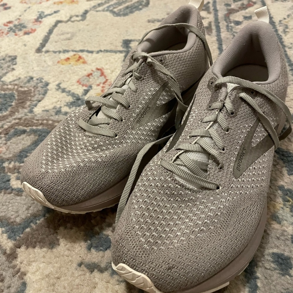 Brooks Revel 4 Size 9 Running Shoe Great Condition